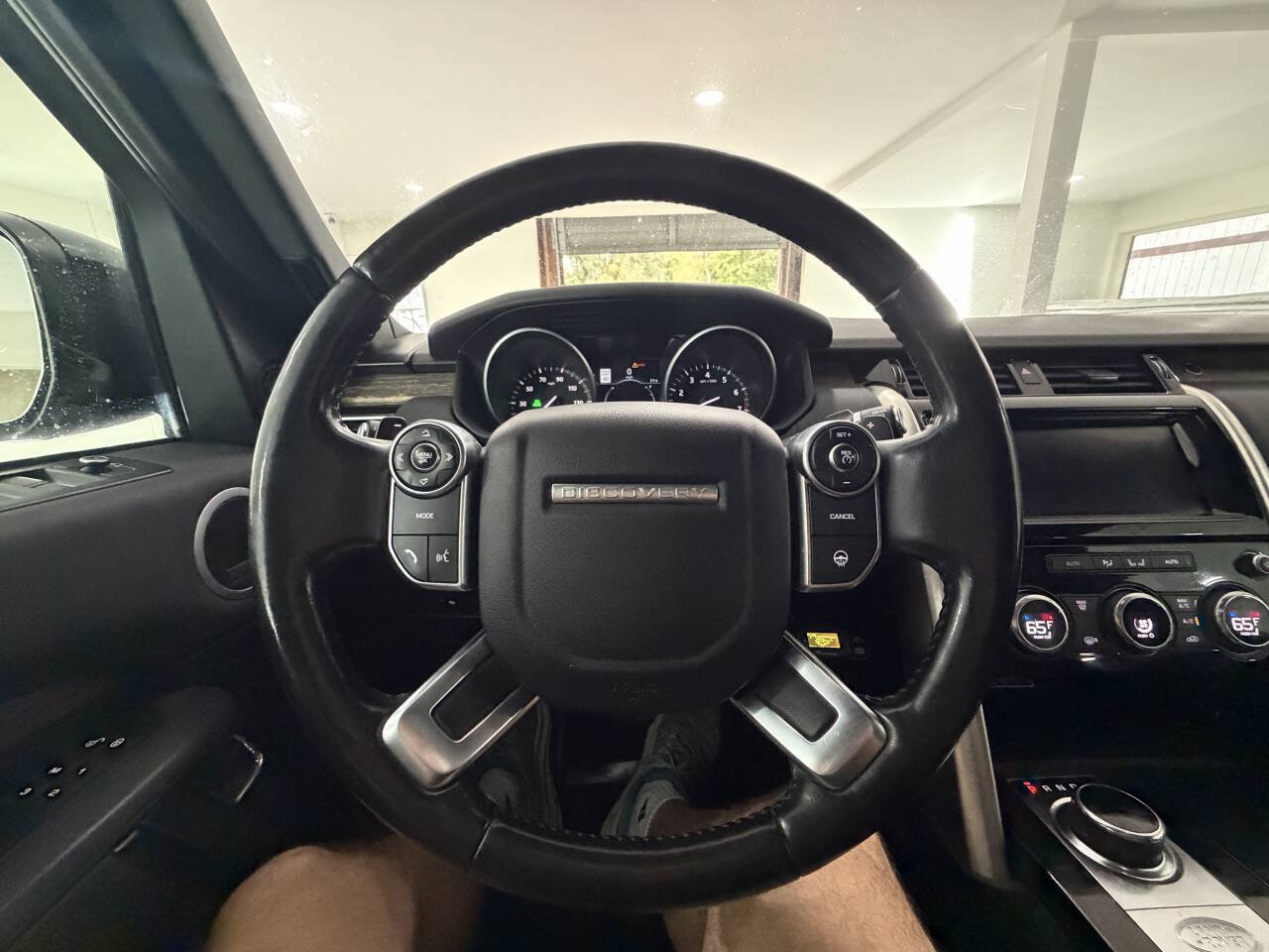 Used 2017 Land Rover Discovery HSE AWD/4WD image 27