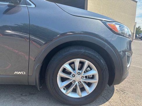Used 2018 Kia Sorento AWD image 2