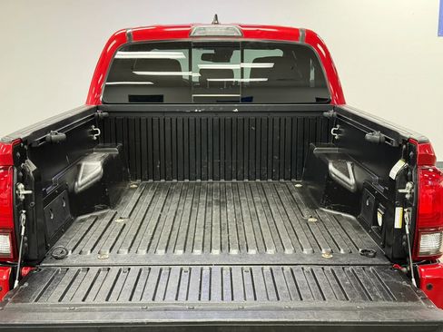 Used 2018 Toyota Tacoma TRD Off-Road w/ Technology Package AWD/4WD image 10