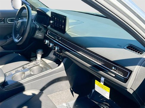 Used 2025 Honda Civic Sport image 29