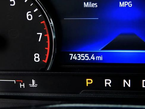 Used 2022 Ford Explorer XLT w/ Equipment Group 202A image 27