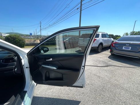 Used 2014 Toyota Camry SE FWD image 17
