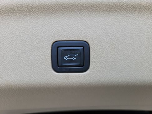 Used 2023 Cadillac Escalade Premium Luxury w/ LPO, Floor Liner Package AWD/4WD image 12