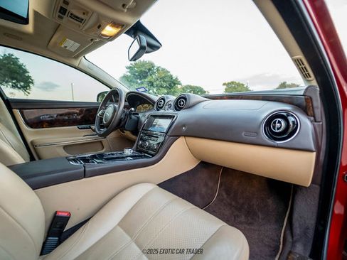 Used 2012 Jaguar XJ image 51