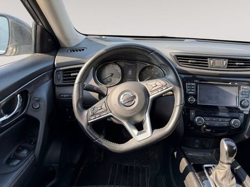Used 2017 Nissan Rogue SV w/ SV Premium Package AWD/4WD image 12