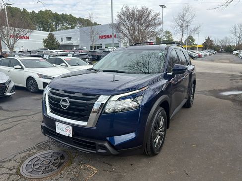 Certified 2022 Nissan Pathfinder SV w/ SV Premium Package image 3