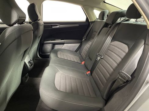 Used 2020 Ford Fusion SE image 13