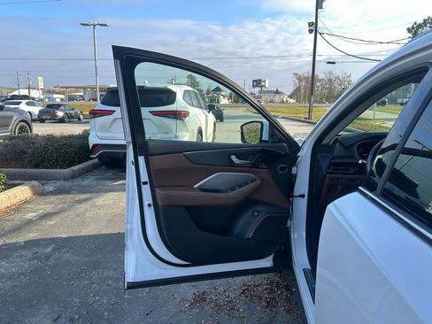 Used 2023 Acura MDX SH-AWD w/ Advance Package image 7