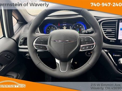 New 2026 Chrysler Pacifica Select image 7