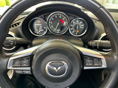 Used 2019 MAZDA MX-5 Miata Grand Touring RWD image 17
