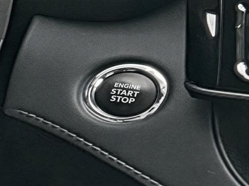 Used 2023 Toyota Highlander XSE FWD image 10