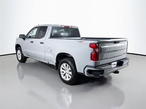 Used 2025 Chevrolet Silverado 1500 Custom image 6