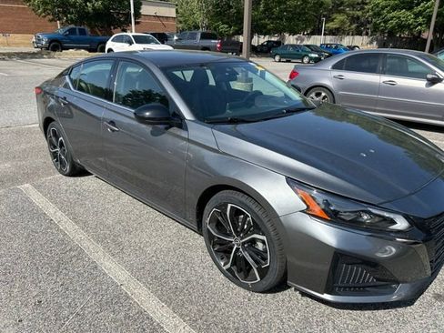 Used 2024 Nissan Altima 2.5 SR FWD image 3