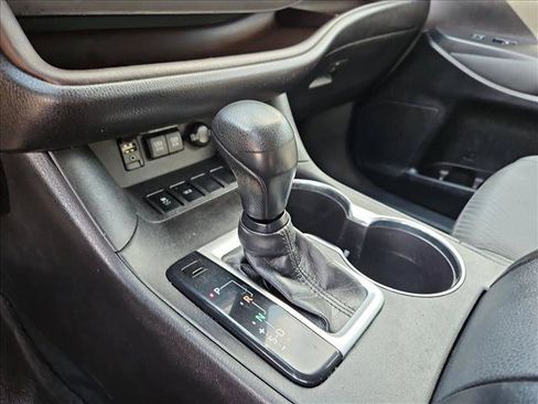 Used 2018 Toyota Highlander LE FWD image 12