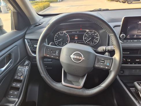 Used 2025 Nissan Rogue SV AWD/4WD image 26