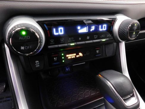 Used 2019 Toyota RAV4 Limited image 45