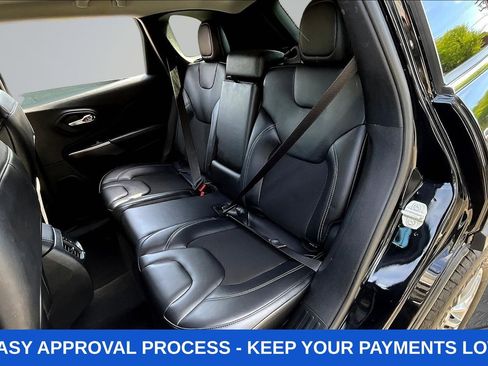 Used 2021 Jeep Cherokee Latitude Plus AWD/4WD image 29