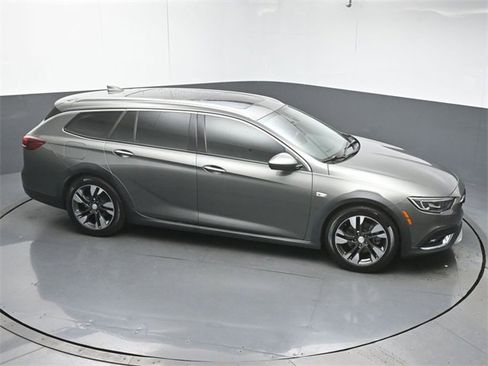 Used 2018 Buick Regal Essence w/ Driver Confidence Package #1 image 51