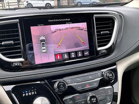 Used 2022 Chrysler Pacifica Touring-L w/ Uconnect Theater Family Group FWD image 40