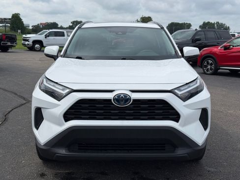 Used 2022 Toyota RAV4 XLE w/ Convenience Package AWD/4WD image 3