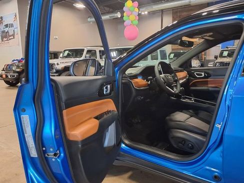 Used 2025 Jeep Compass Limited AWD/4WD image 16