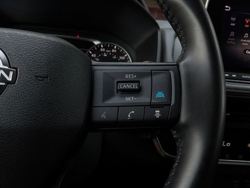 Used 2025 Nissan Rogue SV FWD image 34