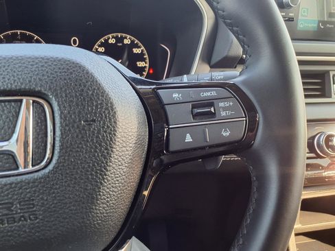 Used 2025 Honda Pilot Touring image 16