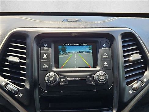 Used 2016 Jeep Cherokee Sport FWD image 14