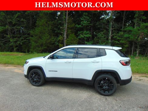 Certified 2025 Jeep Compass Latitude w/ Convenience Group AWD/4WD image 4