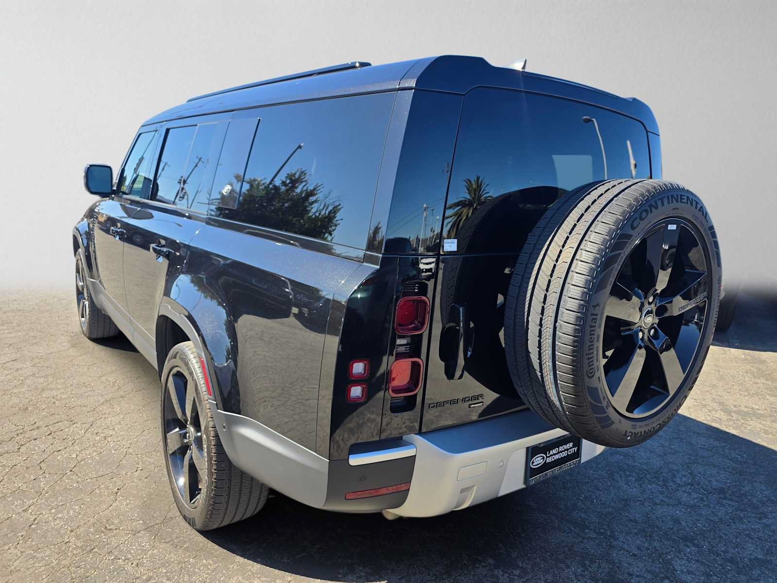 Certified 2023 Land Rover Defender 130 SE AWD/4WD image 3