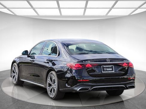 New 2024 Mercedes-Benz E 350 4MATIC Sedan image 4
