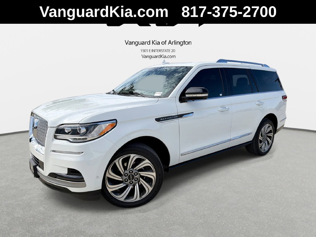Used 2022 Lincoln Navigator 4WD image 1