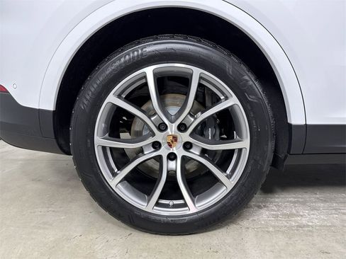 New 2026 Porsche Cayenne image 16
