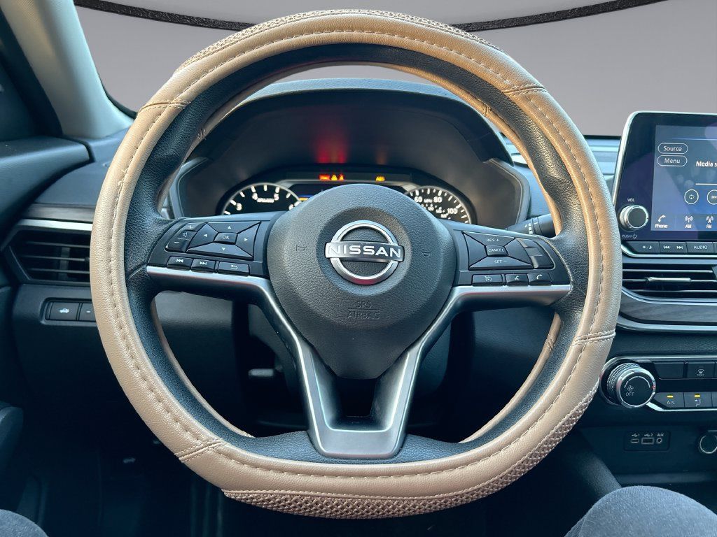 Used 2024 Nissan Altima 2.5 SV FWD image 15
