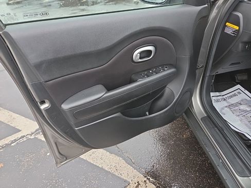 Used 2015 Kia Soul image 12