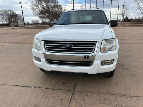 Used 2009 Ford Explorer XLT image 4