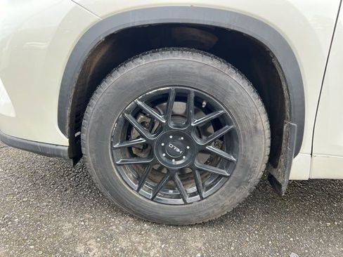 Used 2021 Toyota Highlander XLE image 14