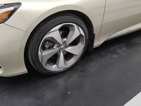 Used 2018 Honda Accord Touring image 31