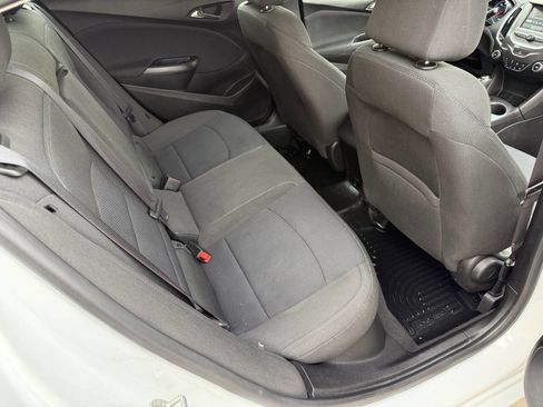 Used 2017 Chevrolet Cruze LT image 25