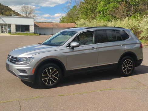 Used 2021 Volkswagen Tiguan SE AWD/4WD image 2