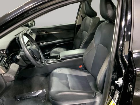 Used 2025 Toyota Camry XLE w/ Premium Package AWD/4WD image 8