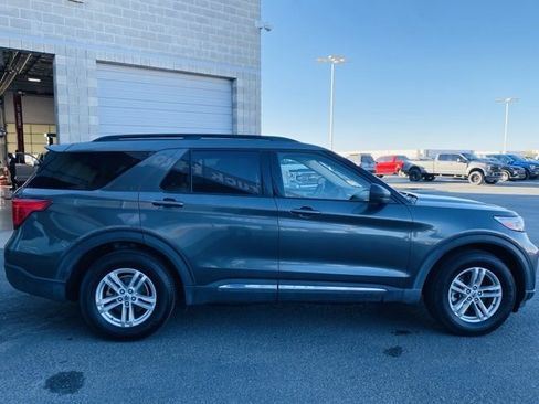 Used 2020 Ford Explorer XLT w/ Equipment Group 202A image 3