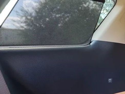 Used 2024 Kia Carnival EX image 12