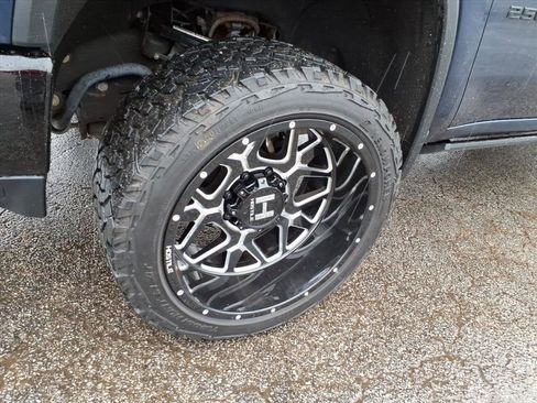 Used 2020 Chevrolet Silverado 2500 Custom w/ Custom Value Package image 9