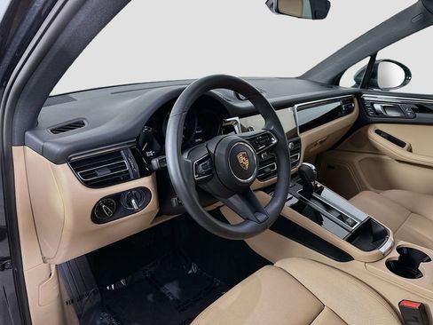 Used 2025 Porsche Macan image 4