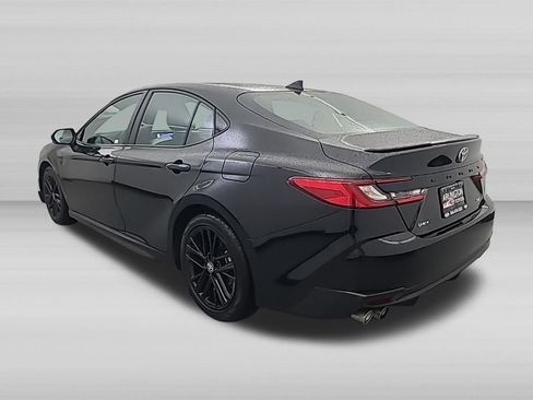 Used 2025 Toyota Camry SE FWD image 6
