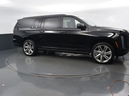 Certified 2025 Cadillac Escalade ESV Sport w/ Touring Package image 7