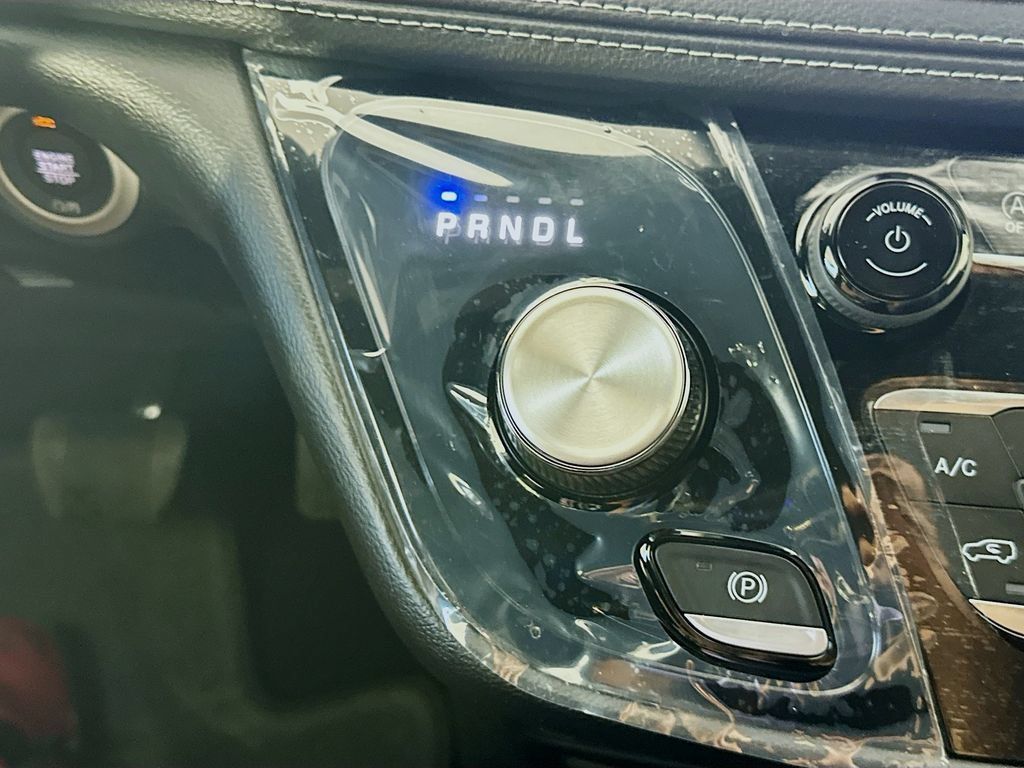 New 2027 Chrysler Pacifica Select FWD image 12
