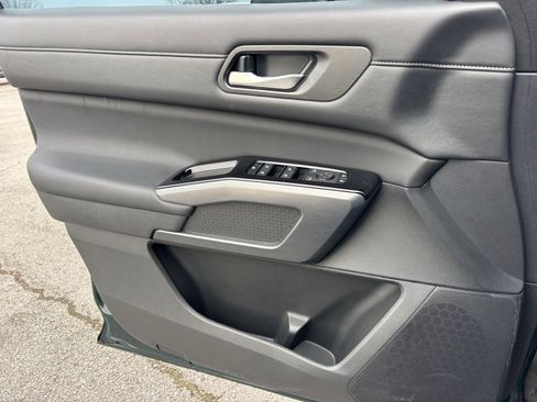 Used 2024 Nissan Pathfinder SL w/ SL Premium Package image 9