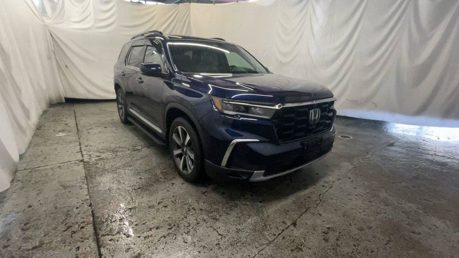 Used 2025 Honda Pilot Elite image 1